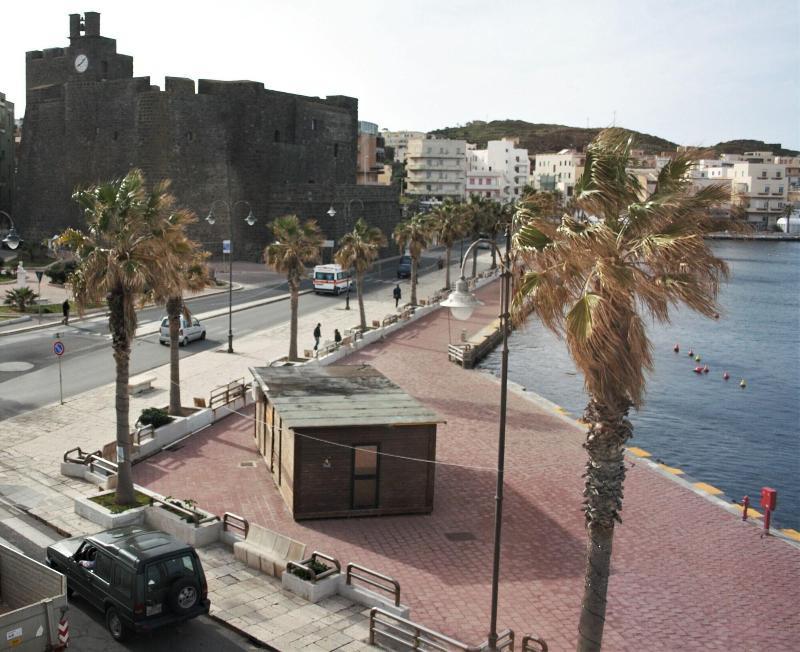 Blue Moon Hotel Pantelleria Exterior foto