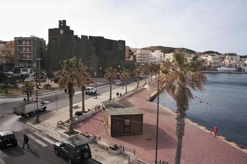 Blue Moon Hotel Pantelleria Exterior foto